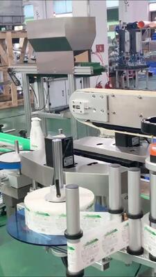 Fully automatic double-sided labeling machine for laundry detergent, shampoo, front and back labels, square bottles, mineral water, double-sided labeling machine